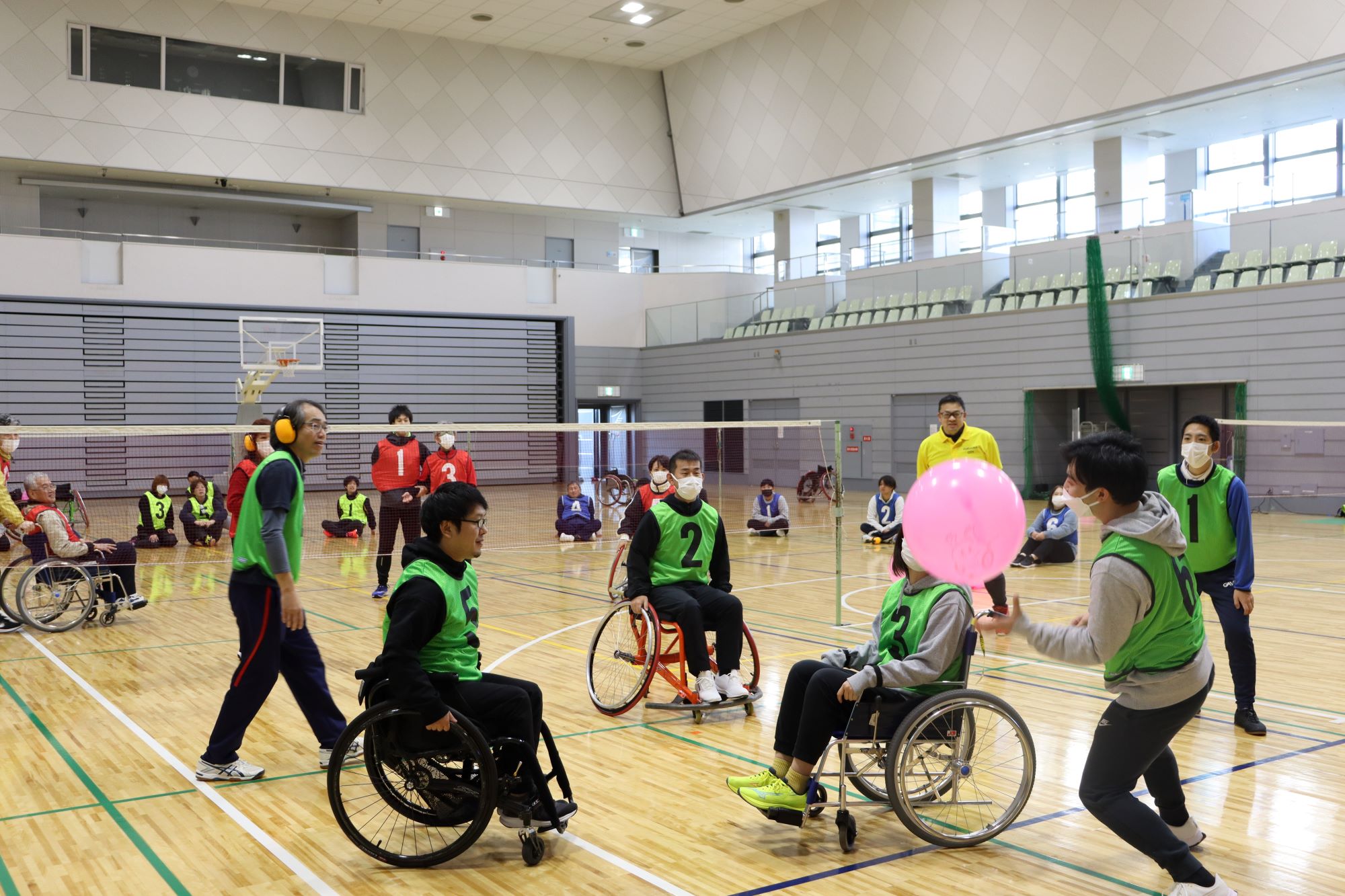講習会(実技、車いすスポーツ)の様子