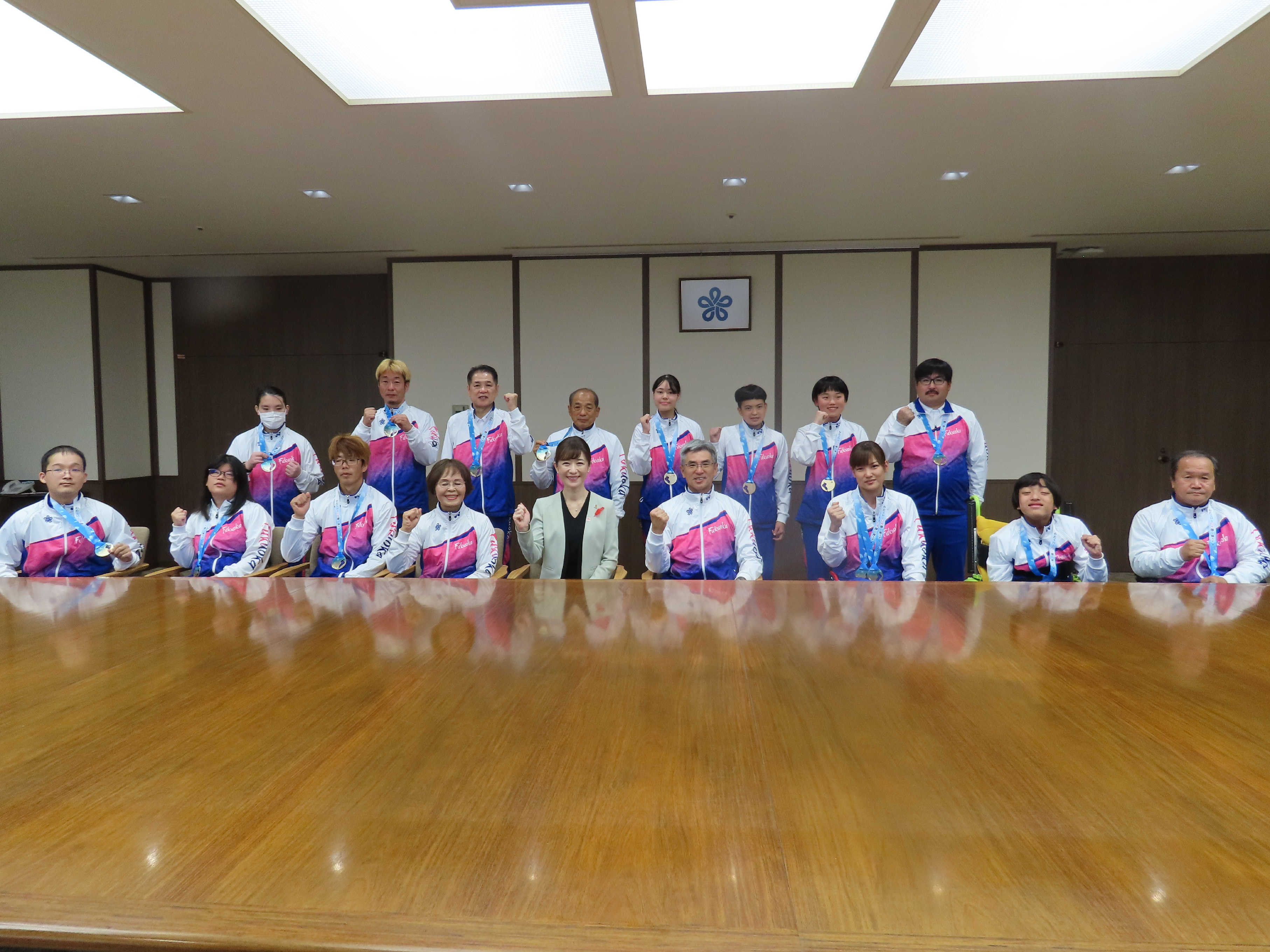 写真:上田副知事と記念撮影